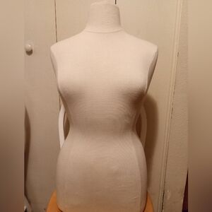 Women's plus size torso without stand